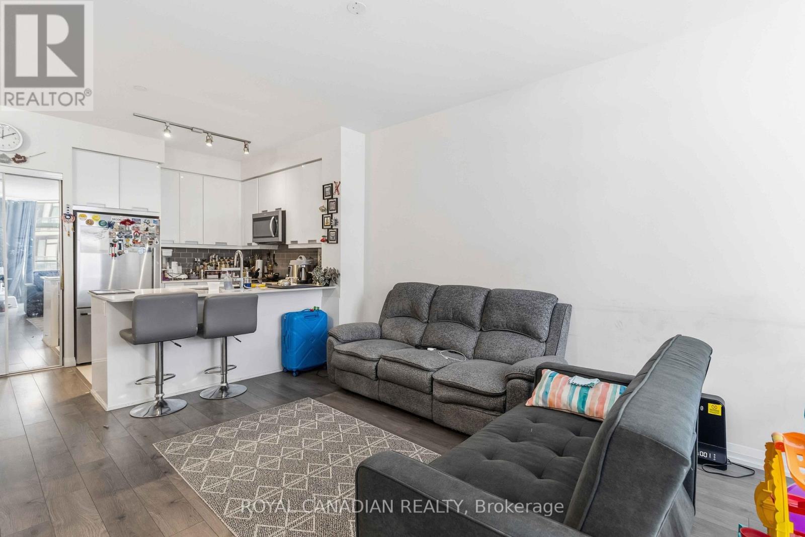 1501 - 65 Watergarden Drive, Mississauga, Ontario  L5R 0G9 - Photo 11 - W12538330