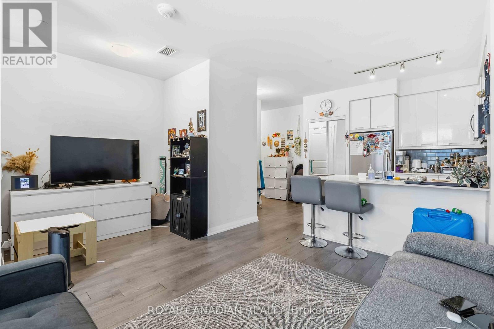 1501 - 65 Watergarden Drive, Mississauga, Ontario  L5R 0G9 - Photo 13 - W12538330