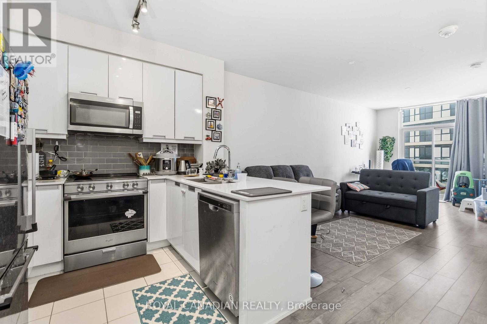 1501 - 65 Watergarden Drive, Mississauga, Ontario  L5R 0G9 - Photo 14 - W12538330