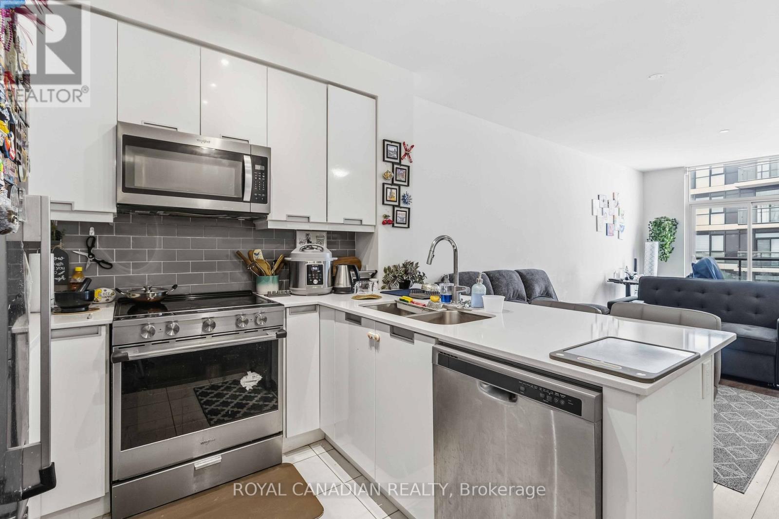 1501 - 65 Watergarden Drive, Mississauga, Ontario  L5R 0G9 - Photo 15 - W12538330