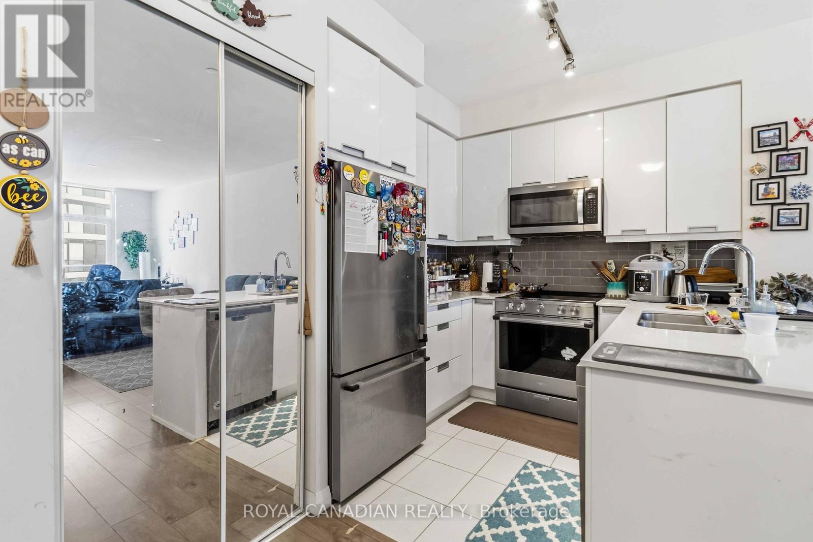 1501 - 65 Watergarden Drive, Mississauga, Ontario  L5R 0G9 - Photo 16 - W12538330