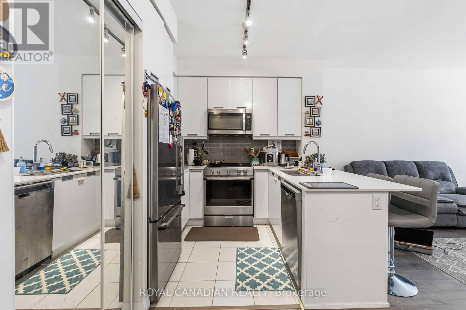 1501 - 65 Watergarden Drive, Mississauga, Ontario  L5R 0G9 - Photo 17 - W12538330