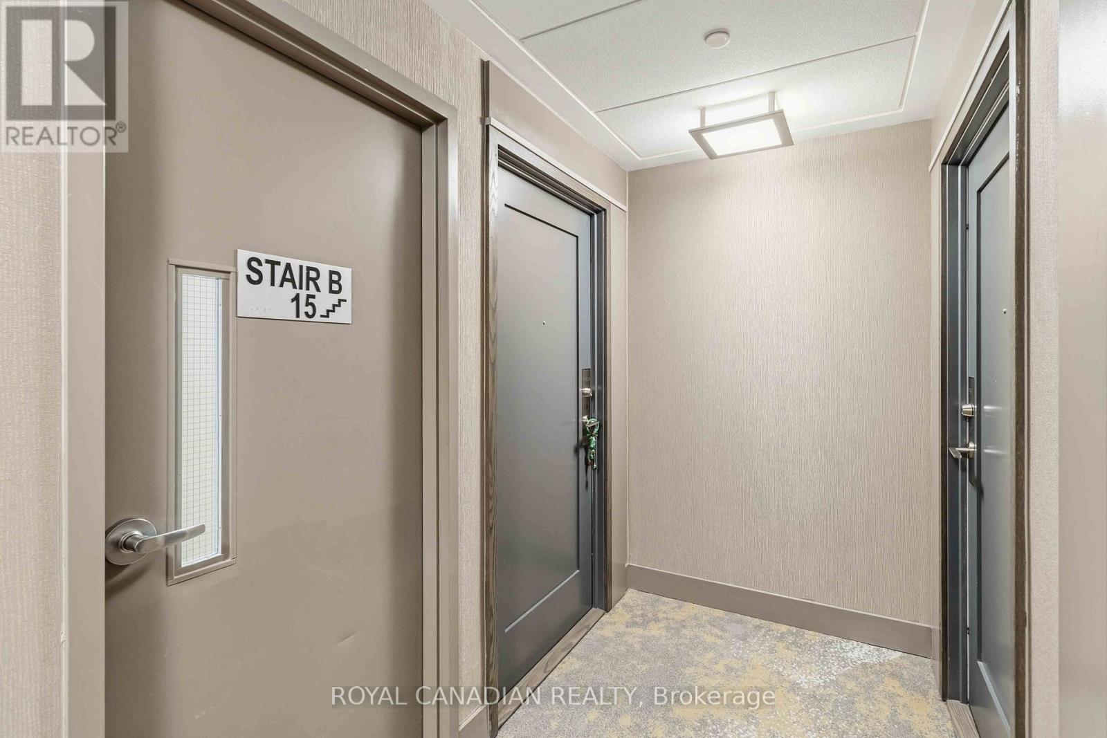 1501 - 65 Watergarden Drive, Mississauga, Ontario  L5R 0G9 - Photo 2 - W12538330