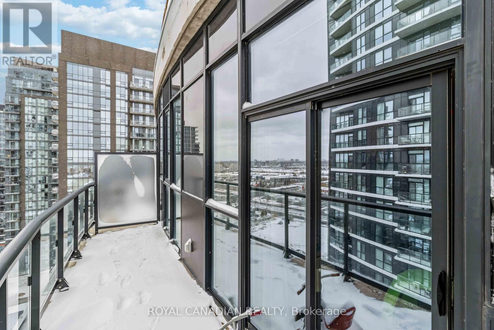 1501 - 65 Watergarden Drive, Mississauga, Ontario  L5R 0G9 - Photo 23 - W12538330