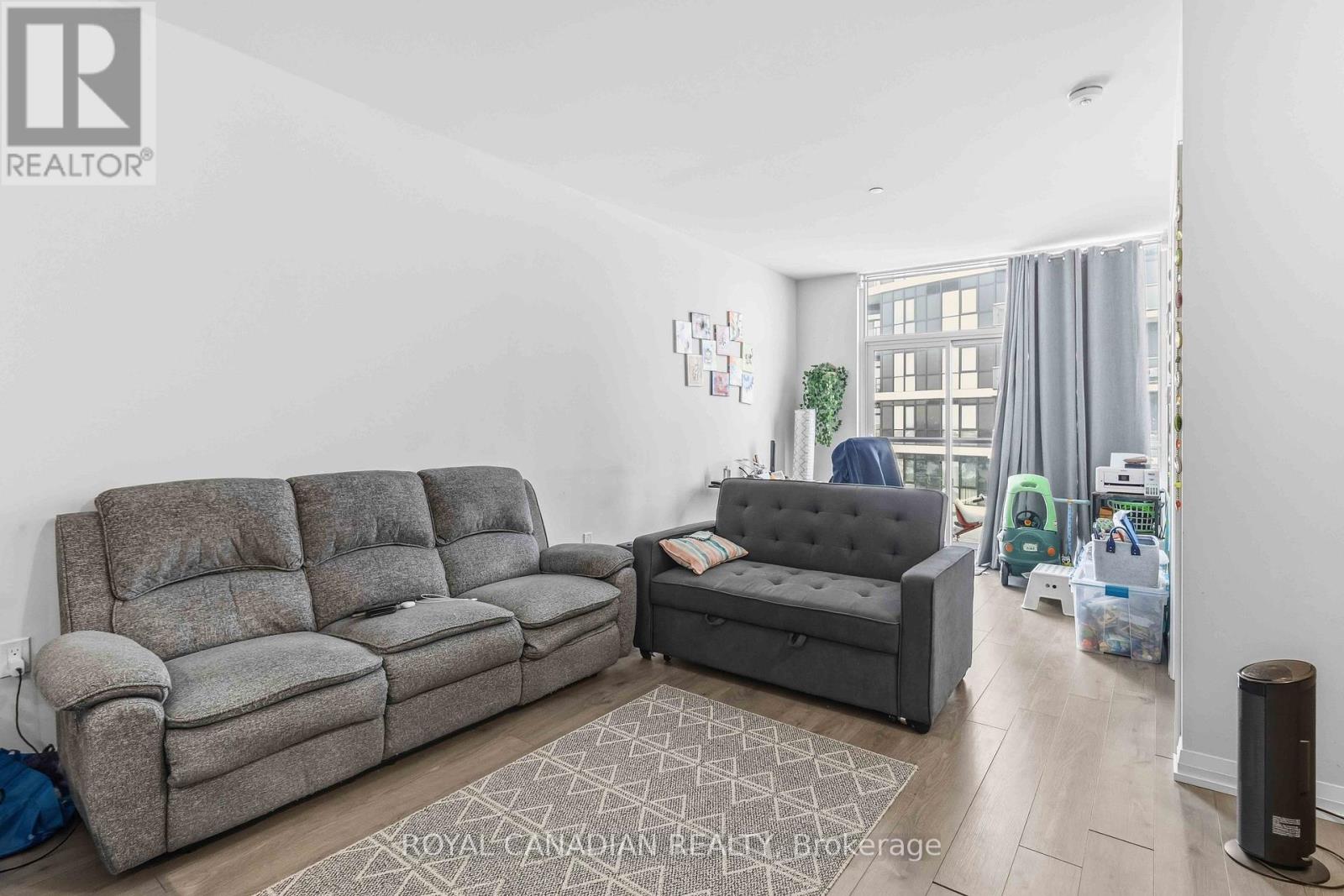 1501 - 65 Watergarden Drive, Mississauga, Ontario  L5R 0G9 - Photo 7 - W12538330