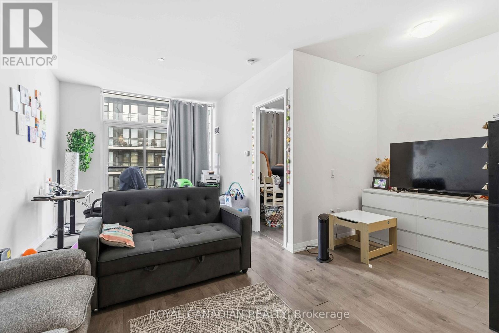 1501 - 65 Watergarden Drive, Mississauga, Ontario  L5R 0G9 - Photo 9 - W12538330