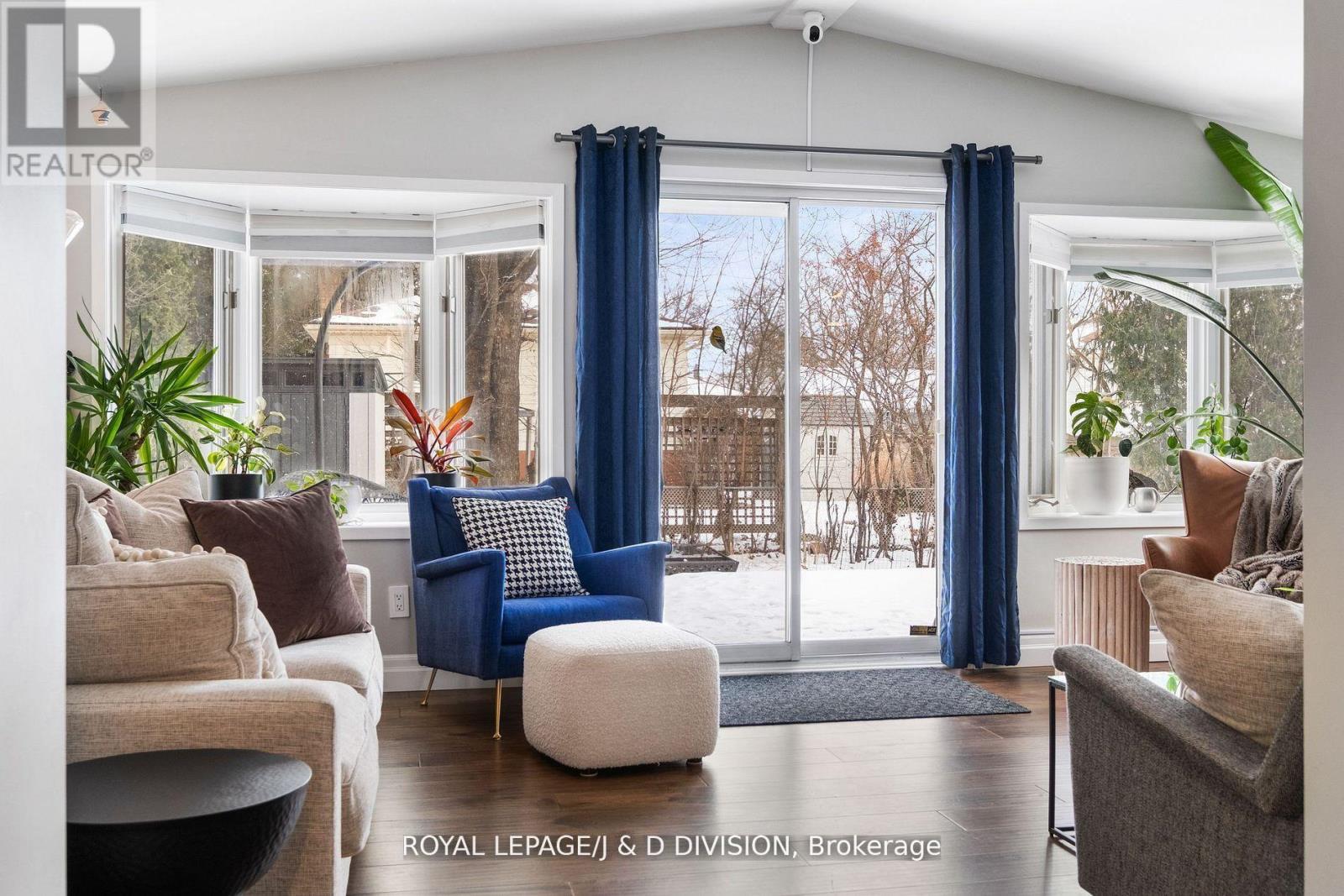 4226 Longmoor Drive, Burlington, Ontario  L7L 4Z9 - Photo 2 - W12538378