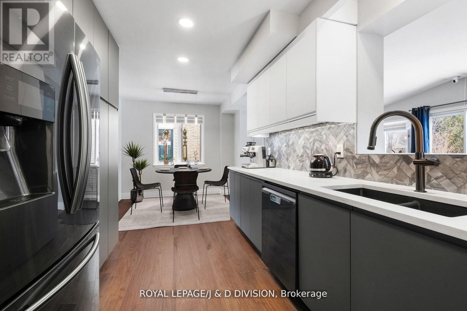 4226 Longmoor Drive, Burlington, Ontario  L7L 4Z9 - Photo 9 - W12538378