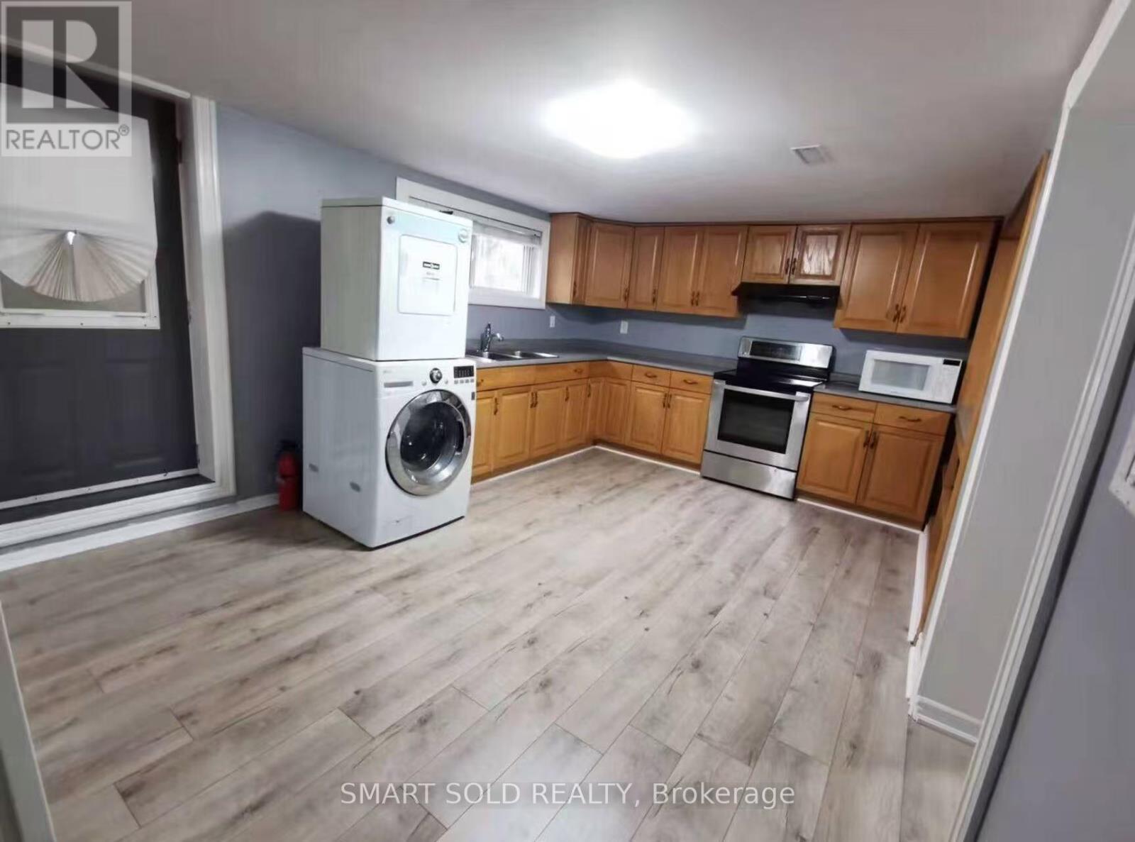 5375 Turney Drive, Mississauga, Ontario  L5M 1Z4 - Photo 2 - W12538394