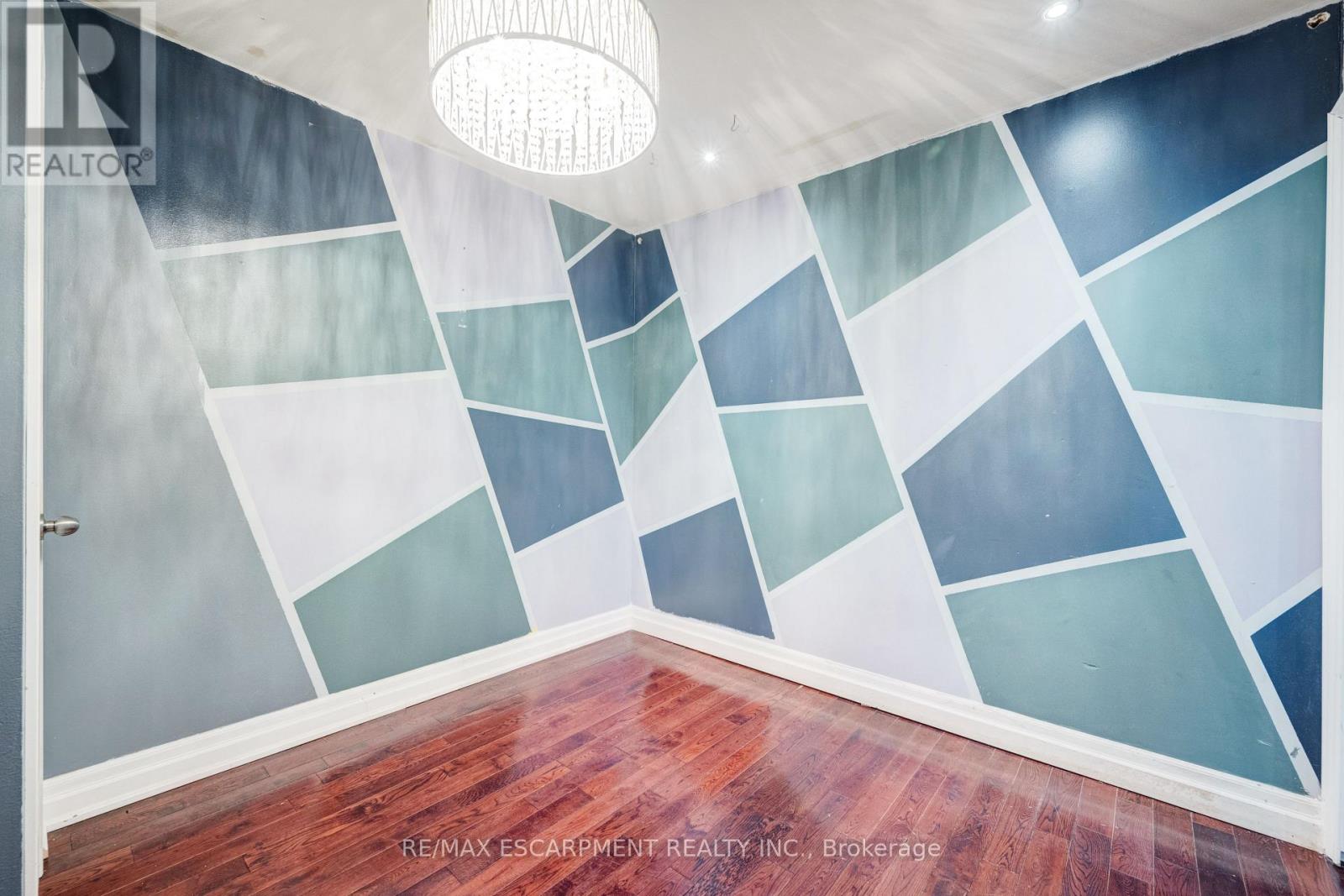 61 Clarence Street, Brampton, Ontario  L6W 1S4 - Photo 14 - W12538414