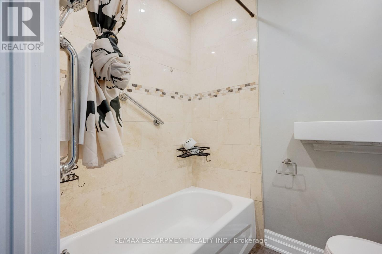 61 Clarence Street, Brampton, Ontario  L6W 1S4 - Photo 18 - W12538414