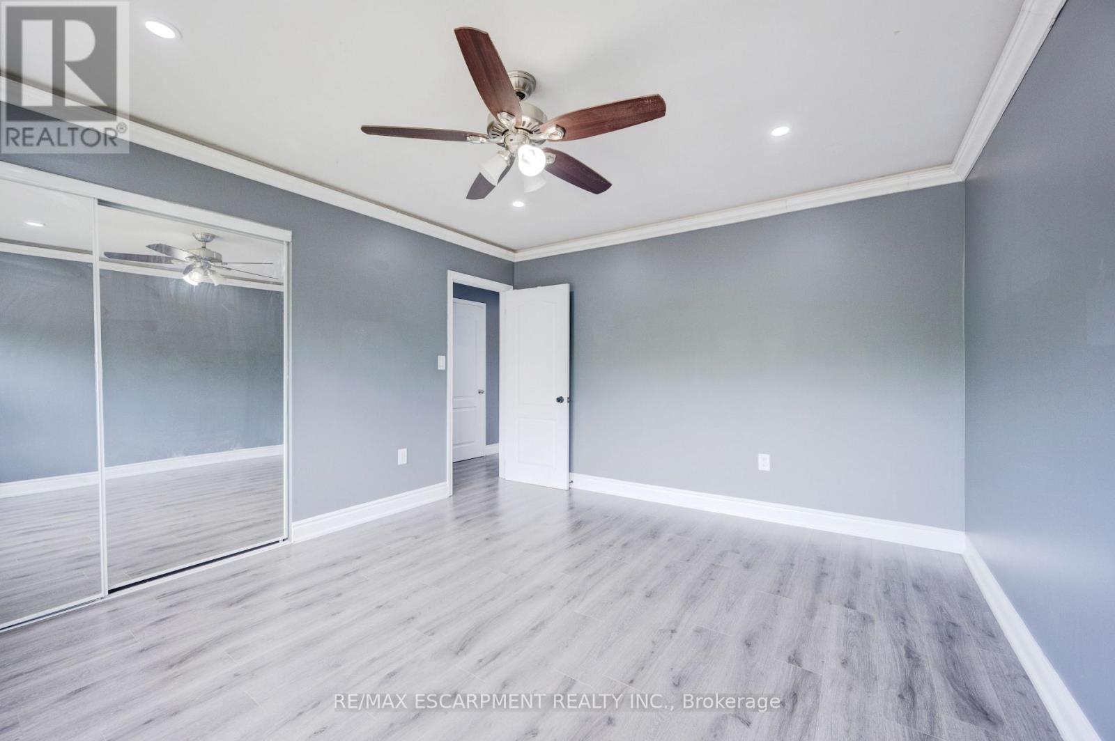 61 Clarence Street, Brampton, Ontario  L6W 1S4 - Photo 21 - W12538414