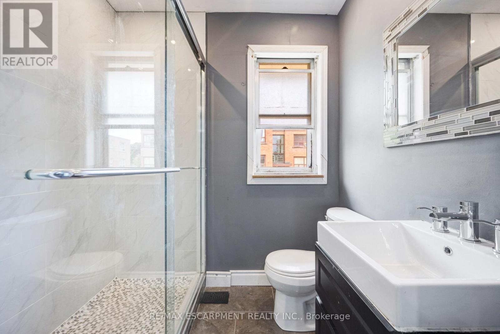 61 Clarence Street, Brampton, Ontario  L6W 1S4 - Photo 23 - W12538414