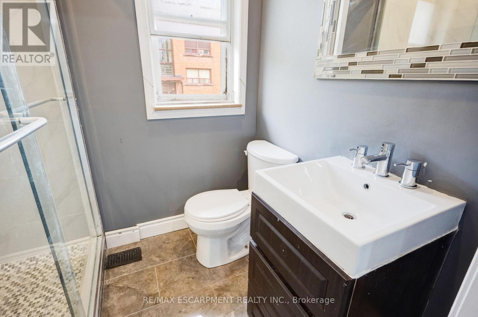 61 Clarence Street, Brampton, Ontario  L6W 1S4 - Photo 24 - W12538414