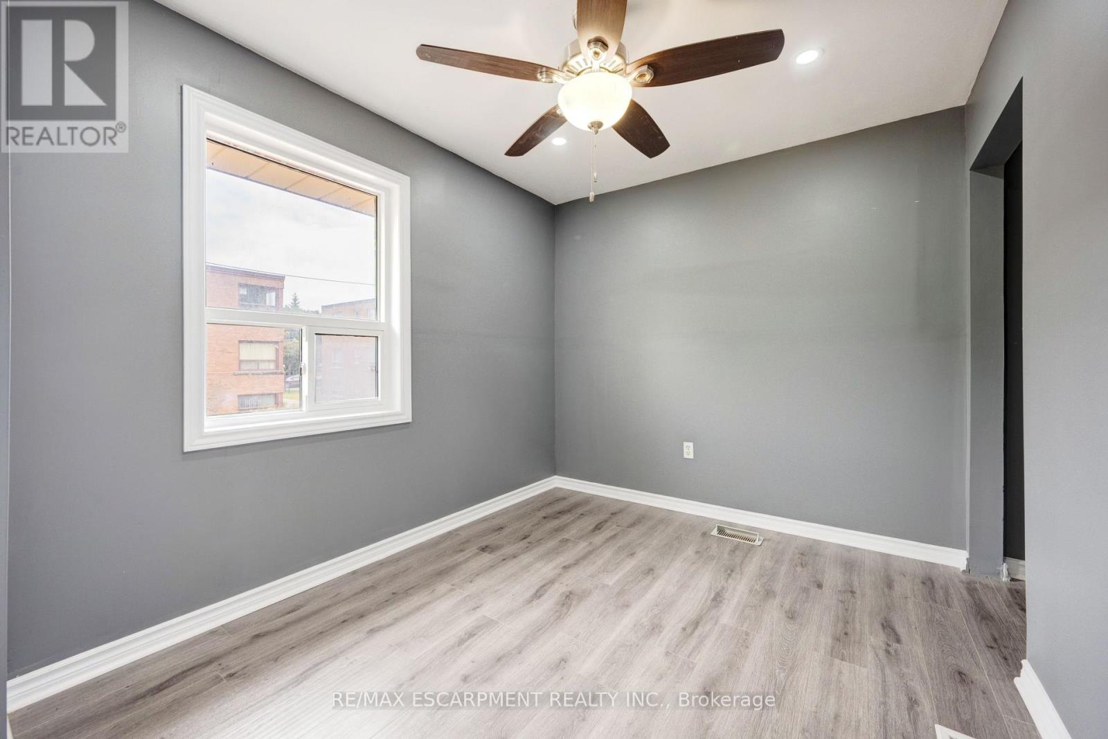 61 Clarence Street, Brampton, Ontario  L6W 1S4 - Photo 25 - W12538414