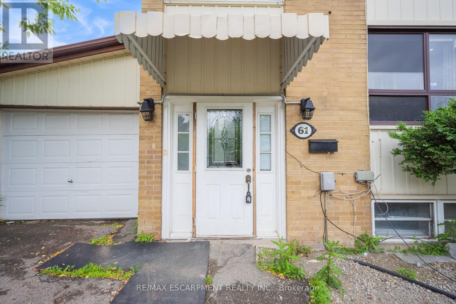 61 Clarence Street, Brampton, Ontario  L6W 1S4 - Photo 3 - W12538414