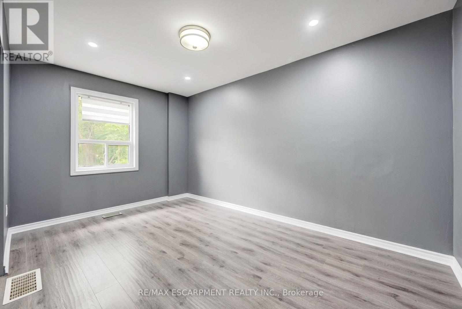 61 Clarence Street, Brampton, Ontario  L6W 1S4 - Photo 30 - W12538414