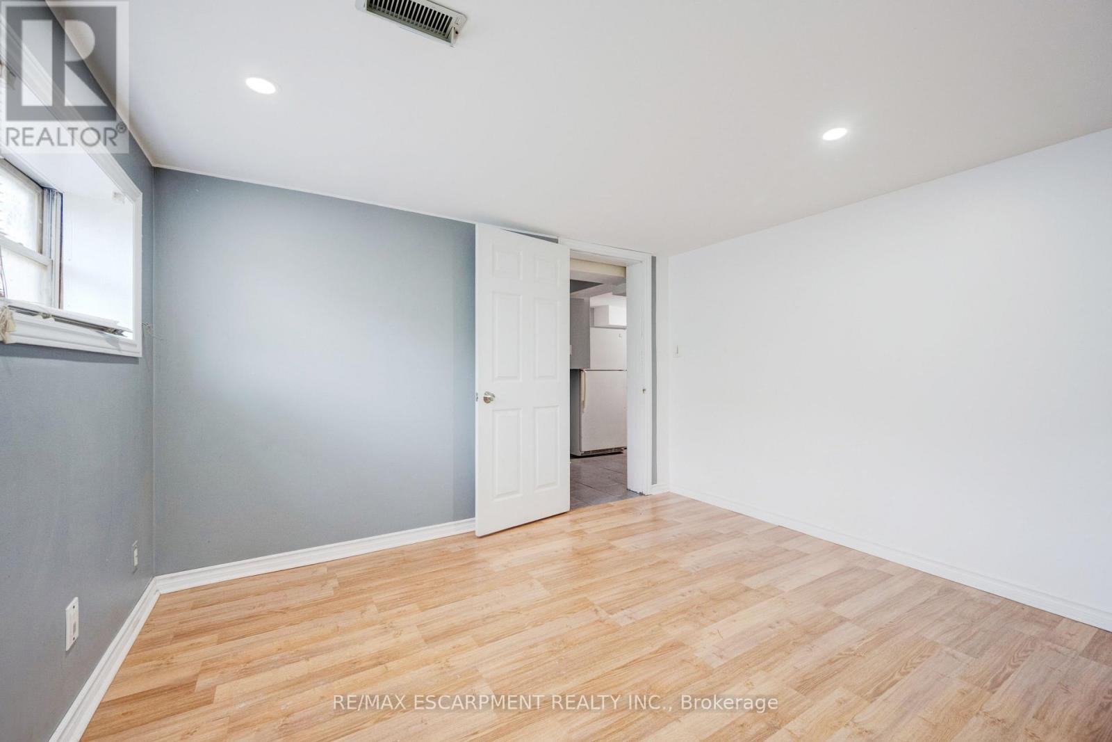 61 Clarence Street, Brampton, Ontario  L6W 1S4 - Photo 36 - W12538414