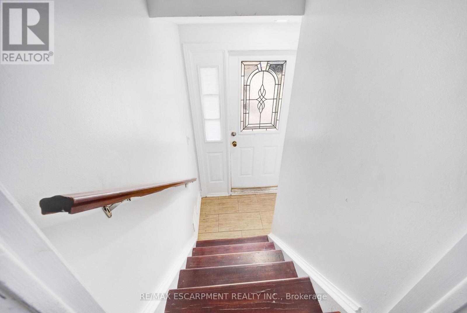 61 Clarence Street, Brampton, Ontario  L6W 1S4 - Photo 4 - W12538414