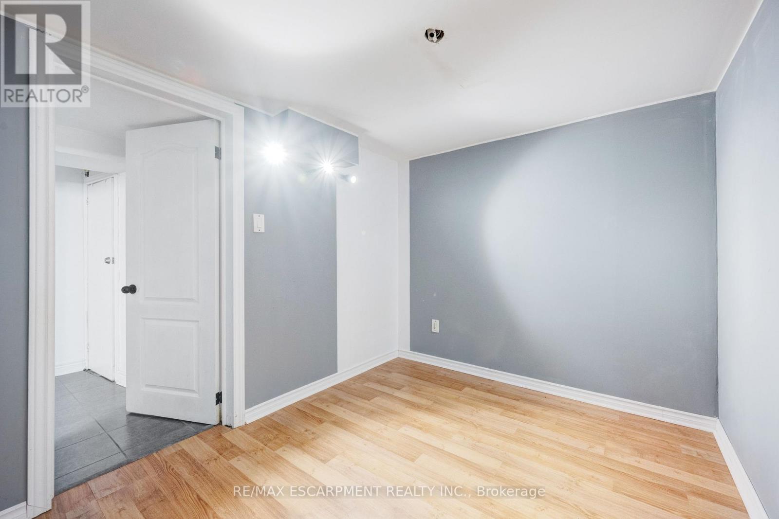 61 Clarence Street, Brampton, Ontario  L6W 1S4 - Photo 42 - W12538414