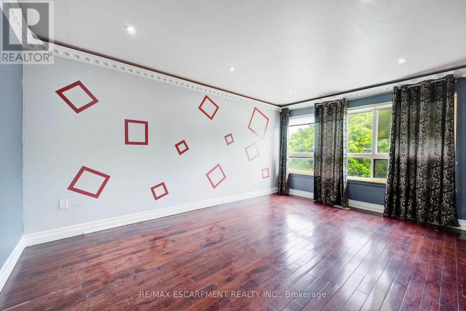 61 Clarence Street, Brampton, Ontario  L6W 1S4 - Photo 5 - W12538414