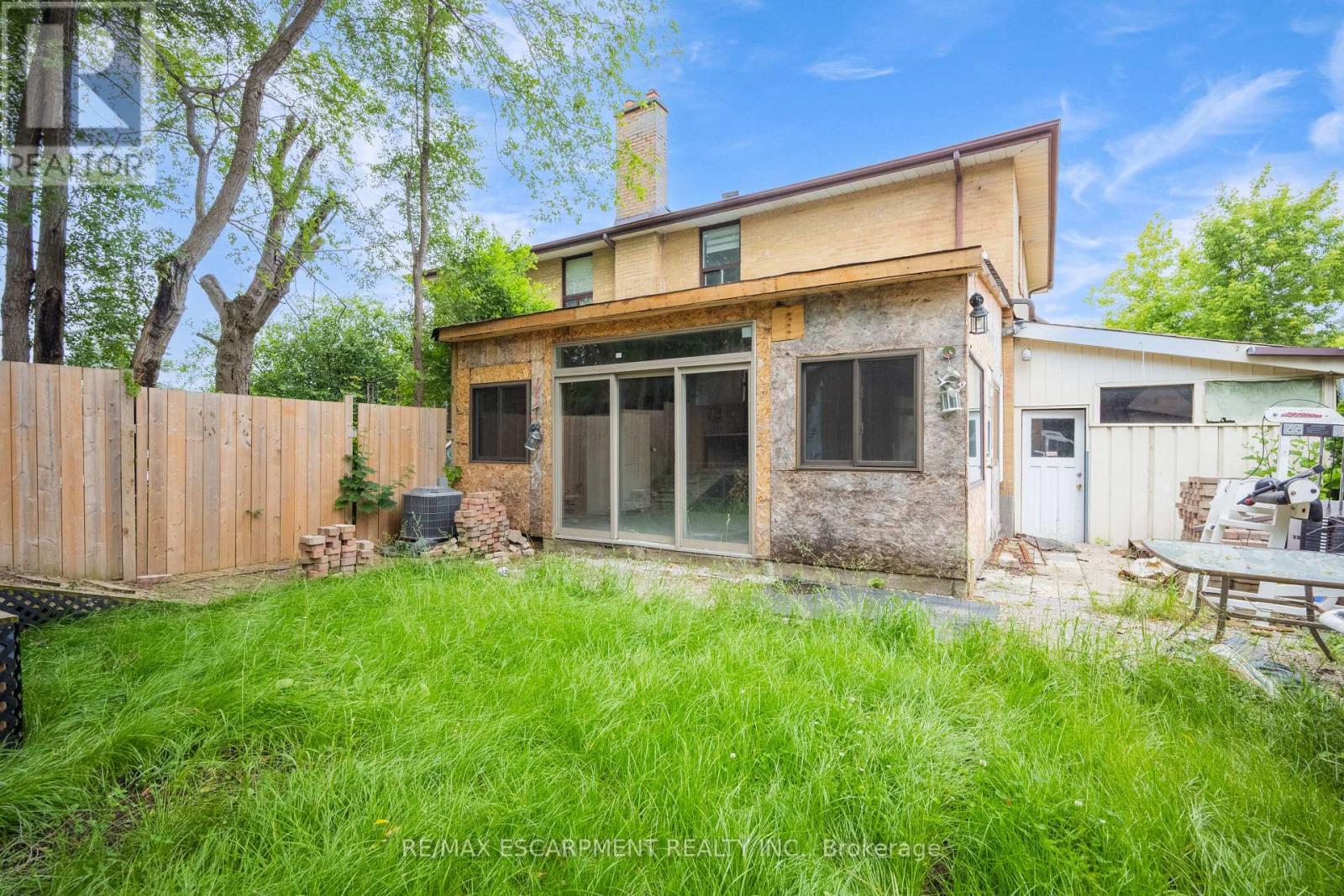 61 Clarence Street, Brampton, Ontario  L6W 1S4 - Photo 50 - W12538414