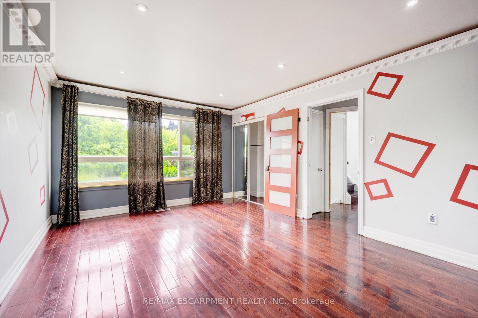 61 Clarence Street, Brampton, Ontario  L6W 1S4 - Photo 6 - W12538414