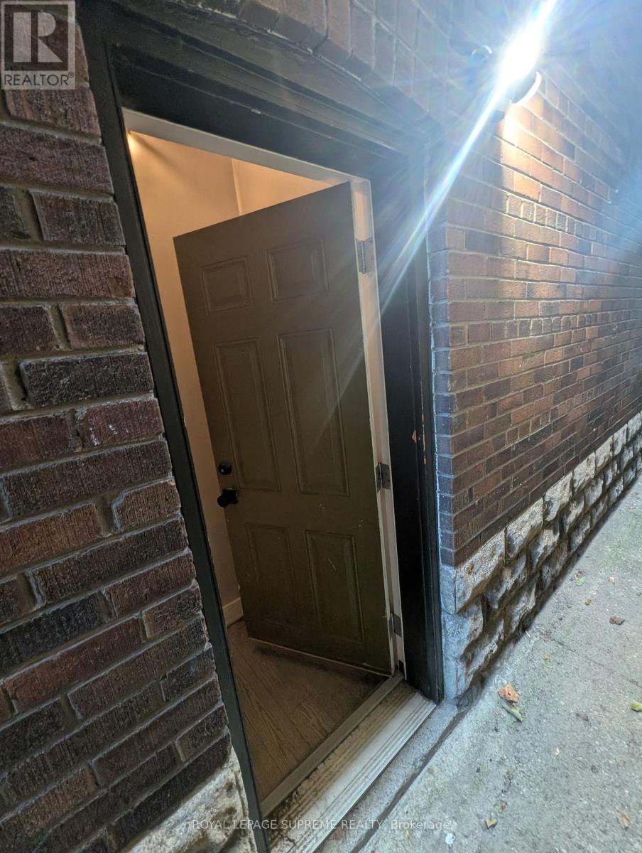 Lower - 2132 Dundas Street W, Toronto, Ontario  M6R 1X2 - Photo 3 - W12538434