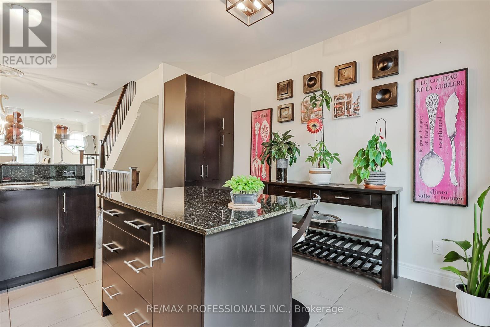 825a Oxford Street, Toronto, Ontario  M8Y 1E6 - Photo 13 - W12538448