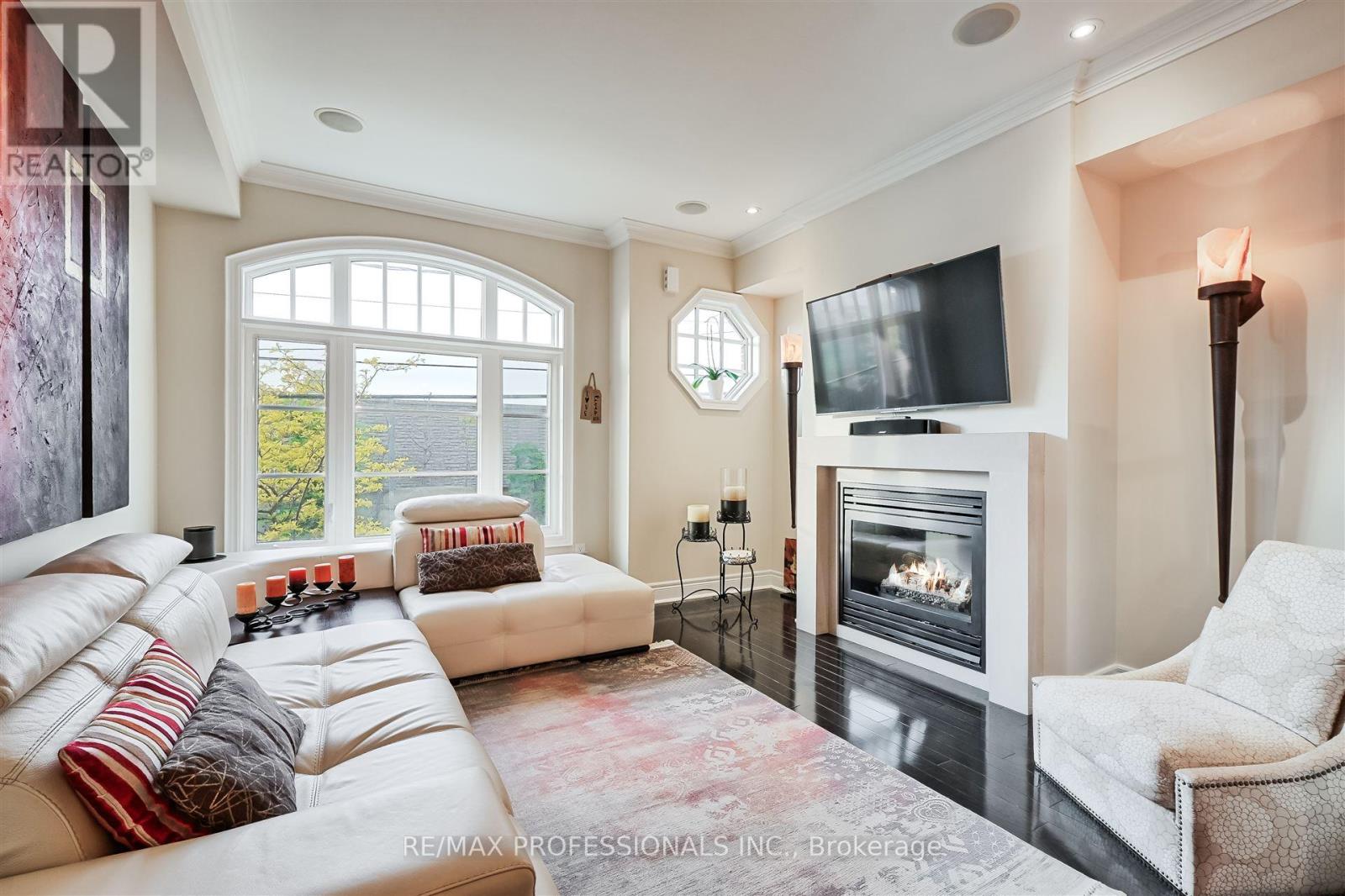 825a Oxford Street, Toronto, Ontario  M8Y 1E6 - Photo 17 - W12538448