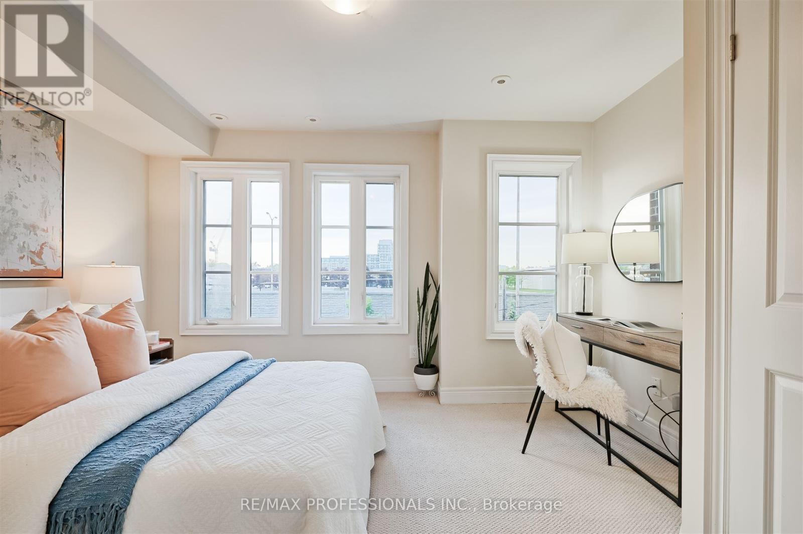 825a Oxford Street, Toronto, Ontario  M8Y 1E6 - Photo 21 - W12538448