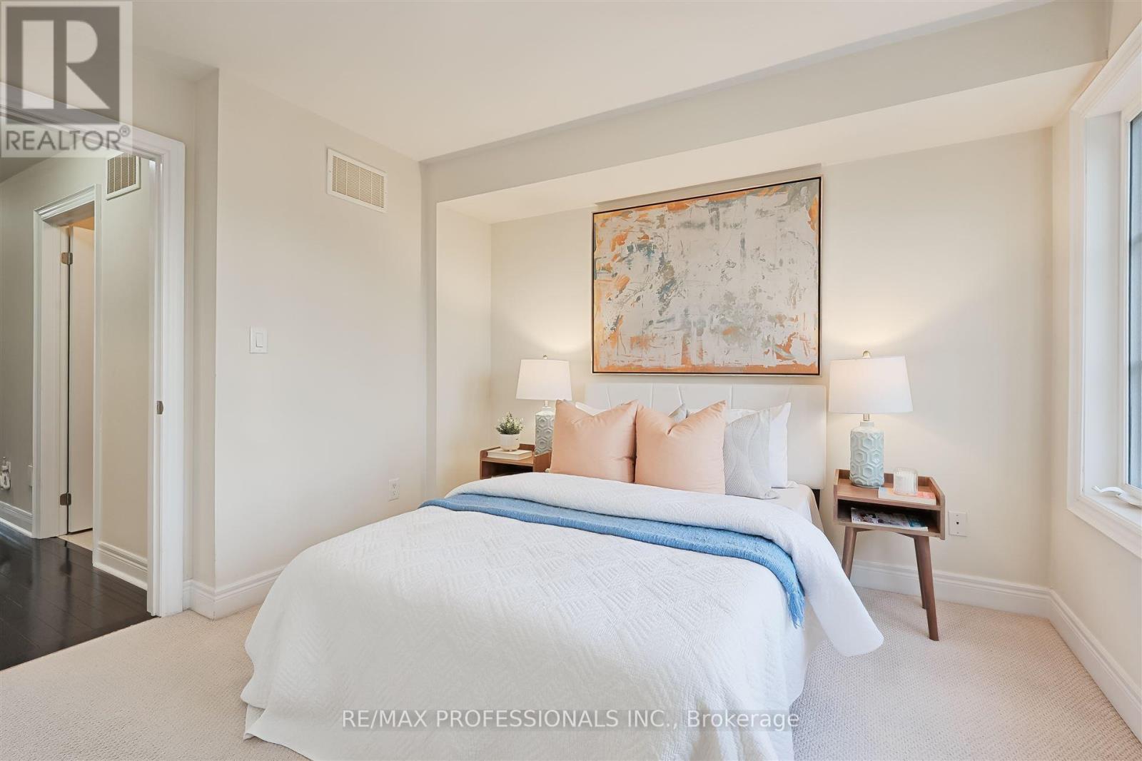 825a Oxford Street, Toronto, Ontario  M8Y 1E6 - Photo 25 - W12538448