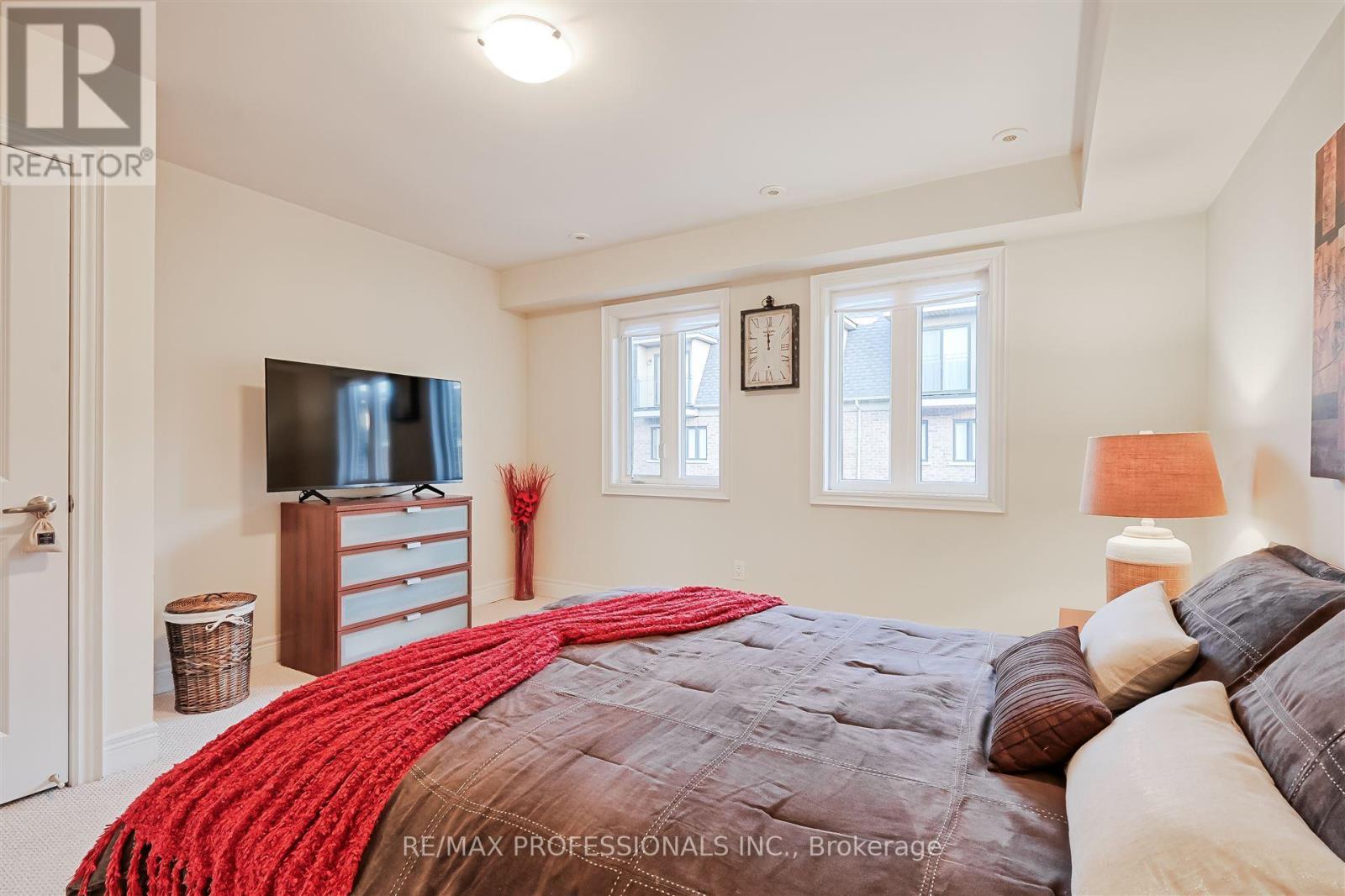 825a Oxford Street, Toronto, Ontario  M8Y 1E6 - Photo 26 - W12538448