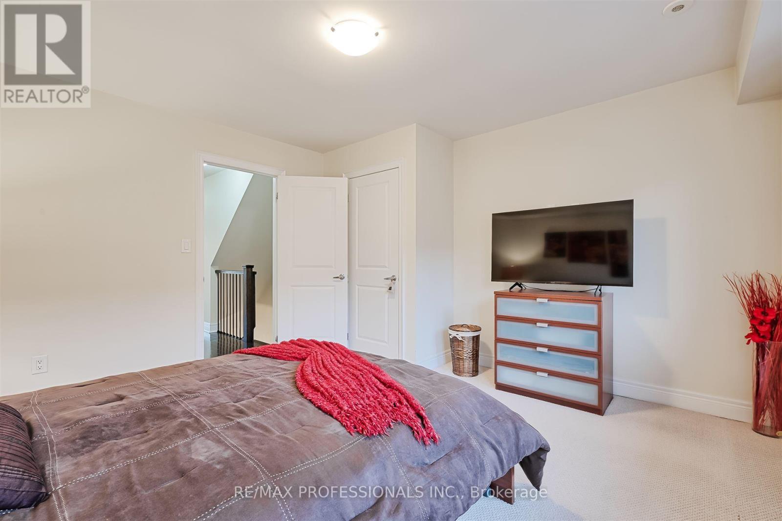 825a Oxford Street, Toronto, Ontario  M8Y 1E6 - Photo 28 - W12538448