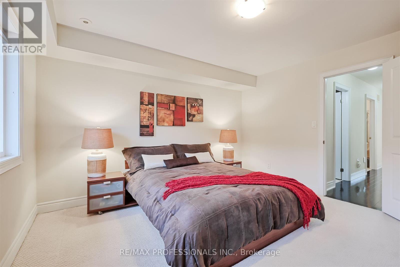 825a Oxford Street, Toronto, Ontario  M8Y 1E6 - Photo 29 - W12538448