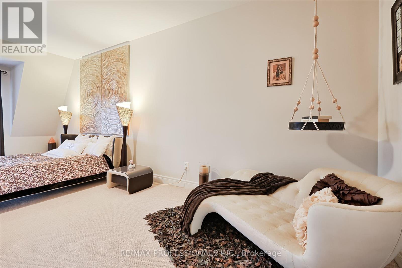 825a Oxford Street, Toronto, Ontario  M8Y 1E6 - Photo 36 - W12538448