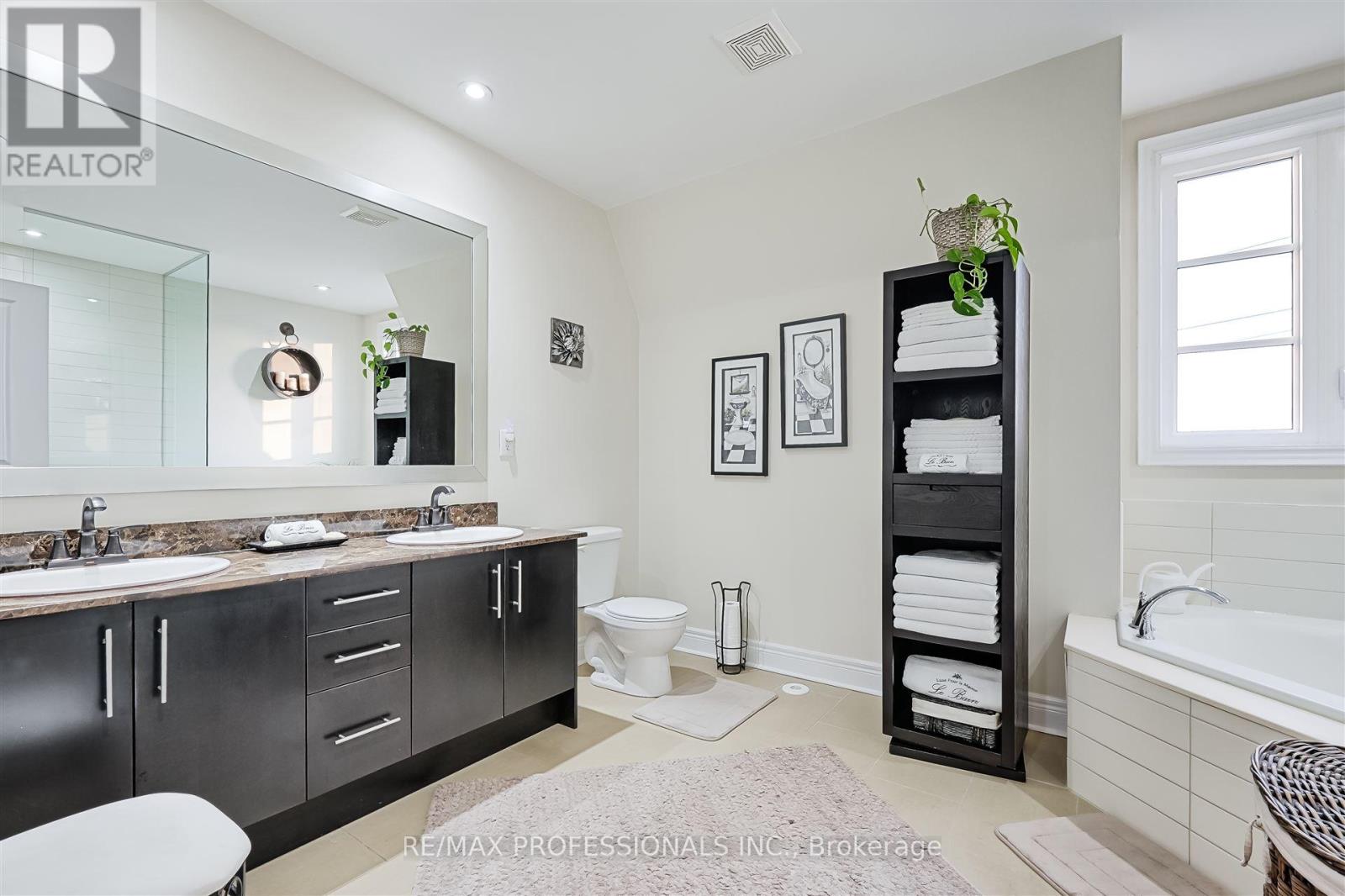 825a Oxford Street, Toronto, Ontario  M8Y 1E6 - Photo 38 - W12538448