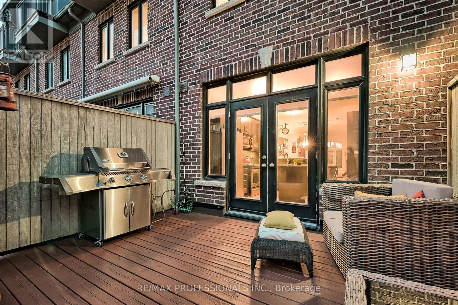 825a Oxford Street, Toronto, Ontario  M8Y 1E6 - Photo 46 - W12538448