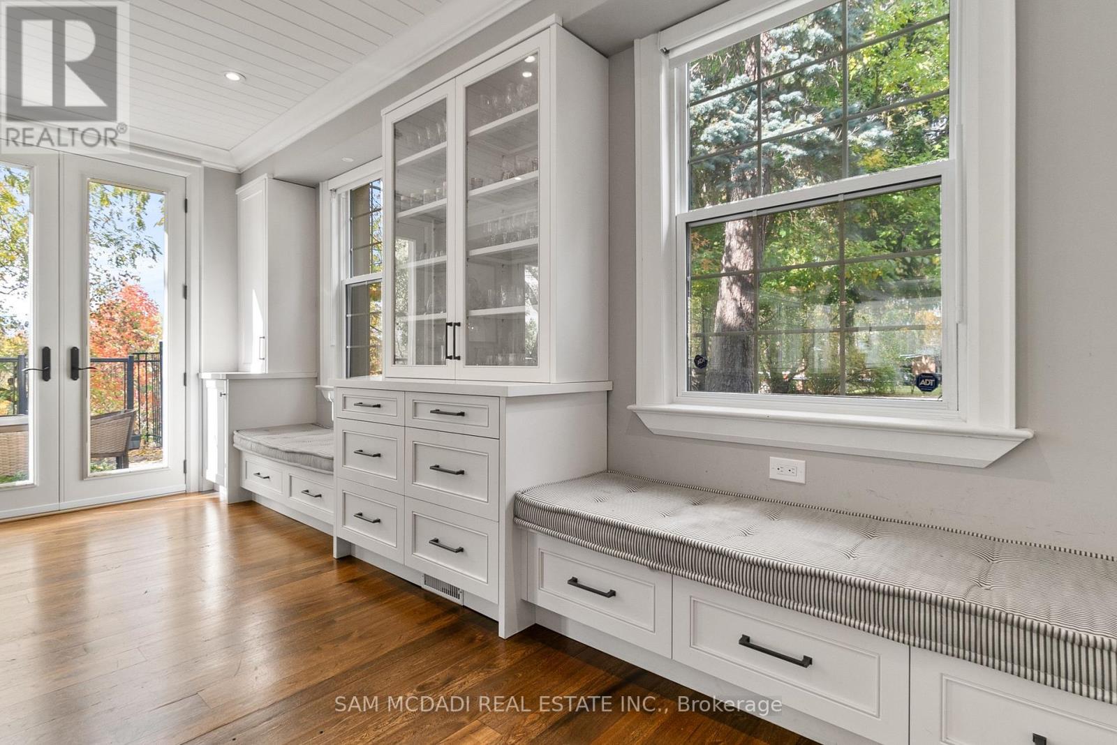 2552 Jarvis Street, Mississauga, Ontario  L5C 2P6 - Photo 14 - W12538476