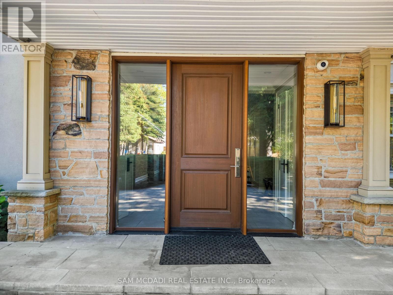 2552 Jarvis Street, Mississauga, Ontario  L5C 2P6 - Photo 2 - W12538476