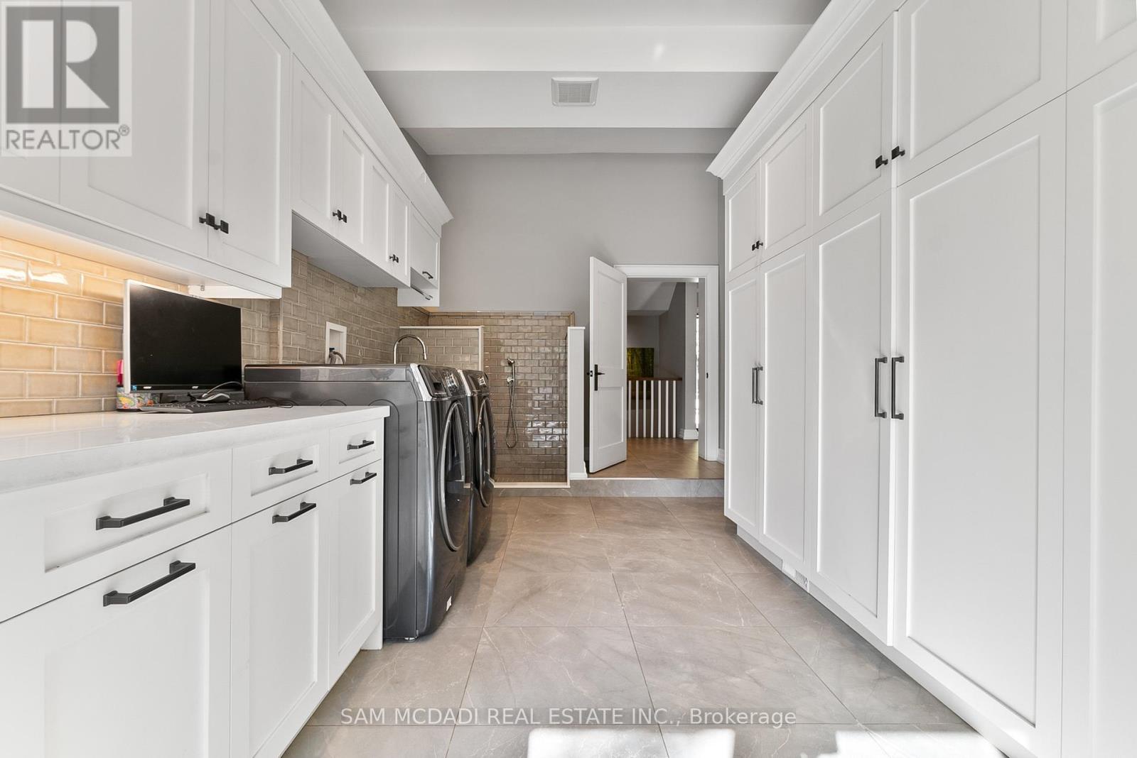 2552 Jarvis Street, Mississauga, Ontario  L5C 2P6 - Photo 25 - W12538476