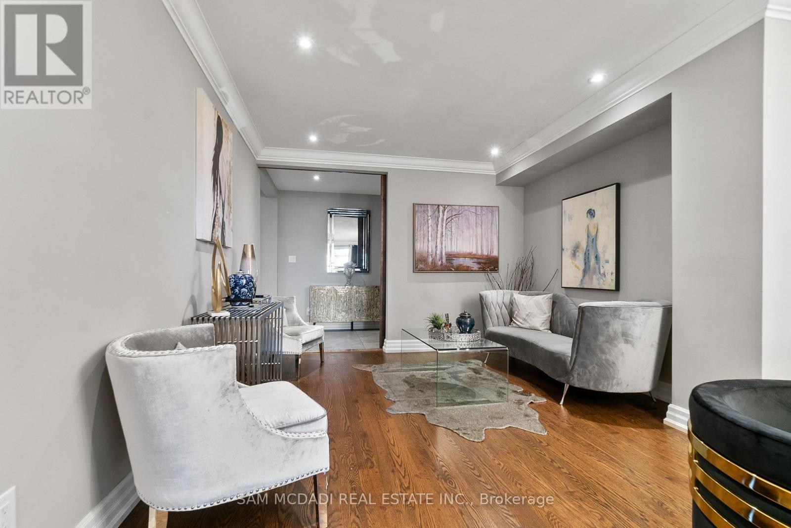 2552 Jarvis Street, Mississauga, Ontario  L5C 2P6 - Photo 8 - W12538476