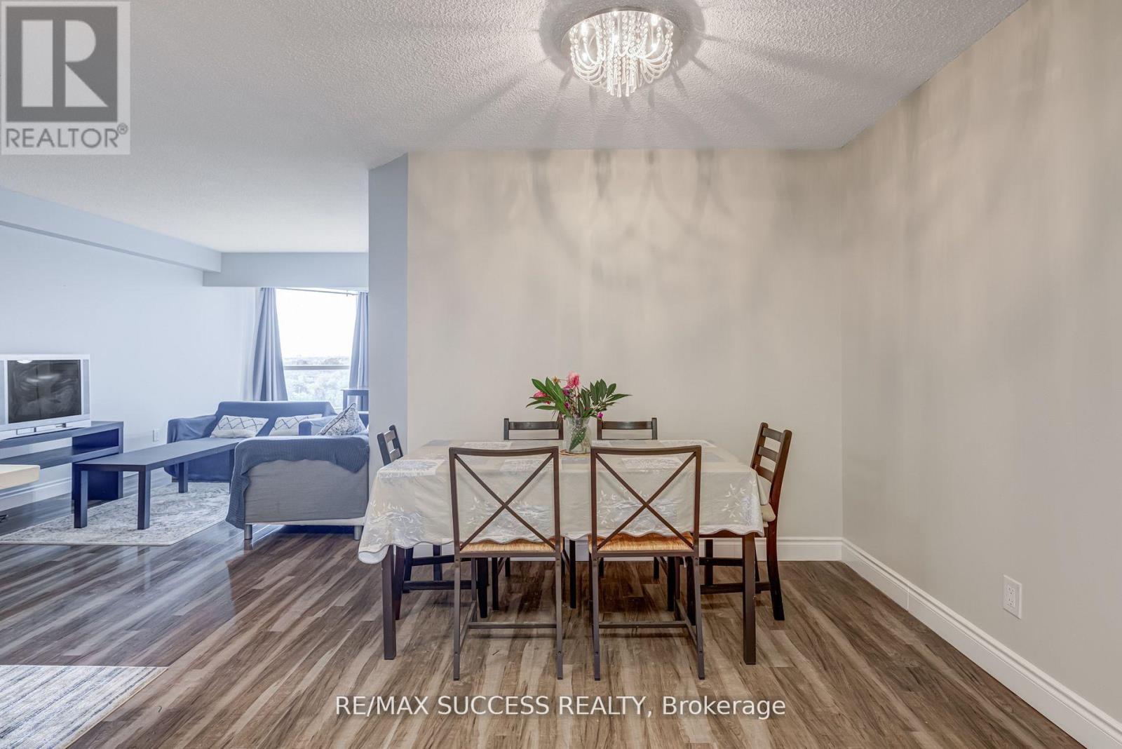 713 - 145 Hillcrest Avenue, Mississauga, Ontario  L5B 3Z1 - Photo 10 - W12538482