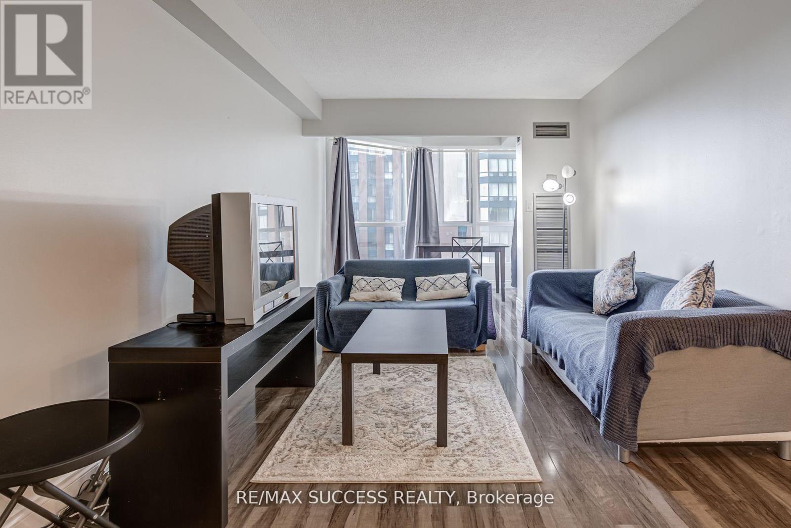 713 - 145 Hillcrest Avenue, Mississauga, Ontario  L5B 3Z1 - Photo 11 - W12538482