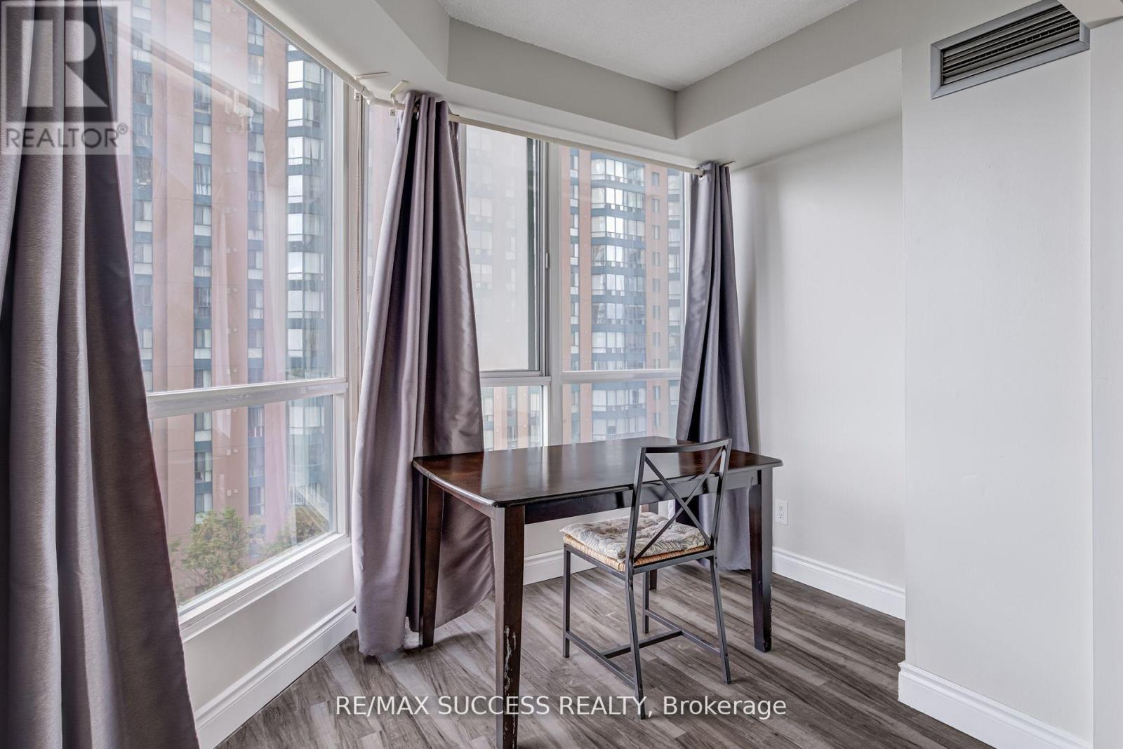 713 - 145 Hillcrest Avenue, Mississauga, Ontario  L5B 3Z1 - Photo 13 - W12538482