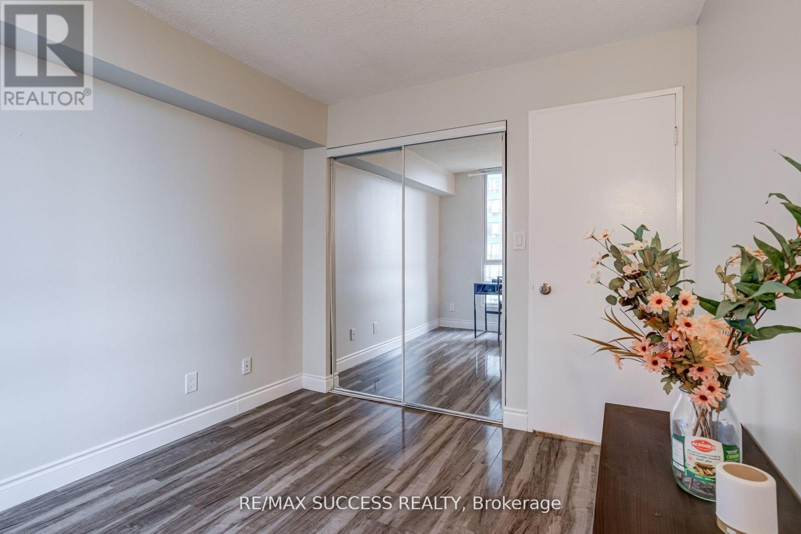 713 - 145 Hillcrest Avenue, Mississauga, Ontario  L5B 3Z1 - Photo 18 - W12538482