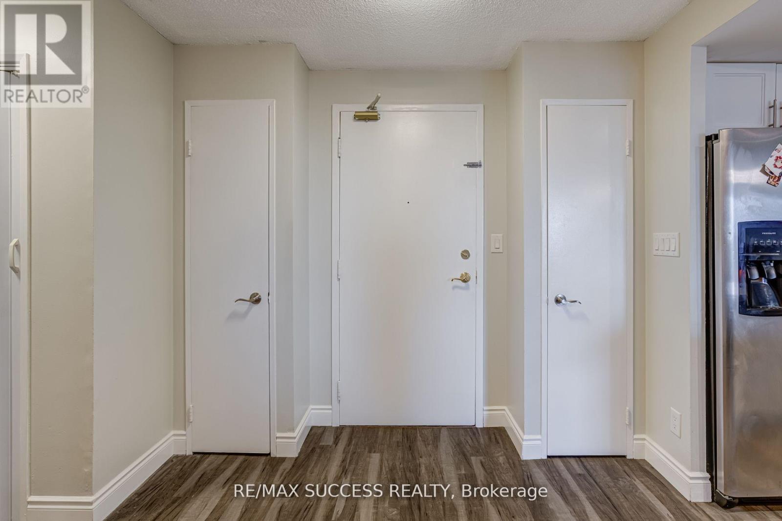 713 - 145 Hillcrest Avenue, Mississauga, Ontario  L5B 3Z1 - Photo 6 - W12538482