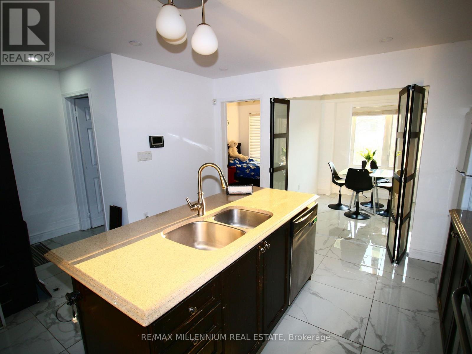 52 Vanhorne Close, Brampton, Ontario  L7A 0X8 - Photo 17 - W12538486