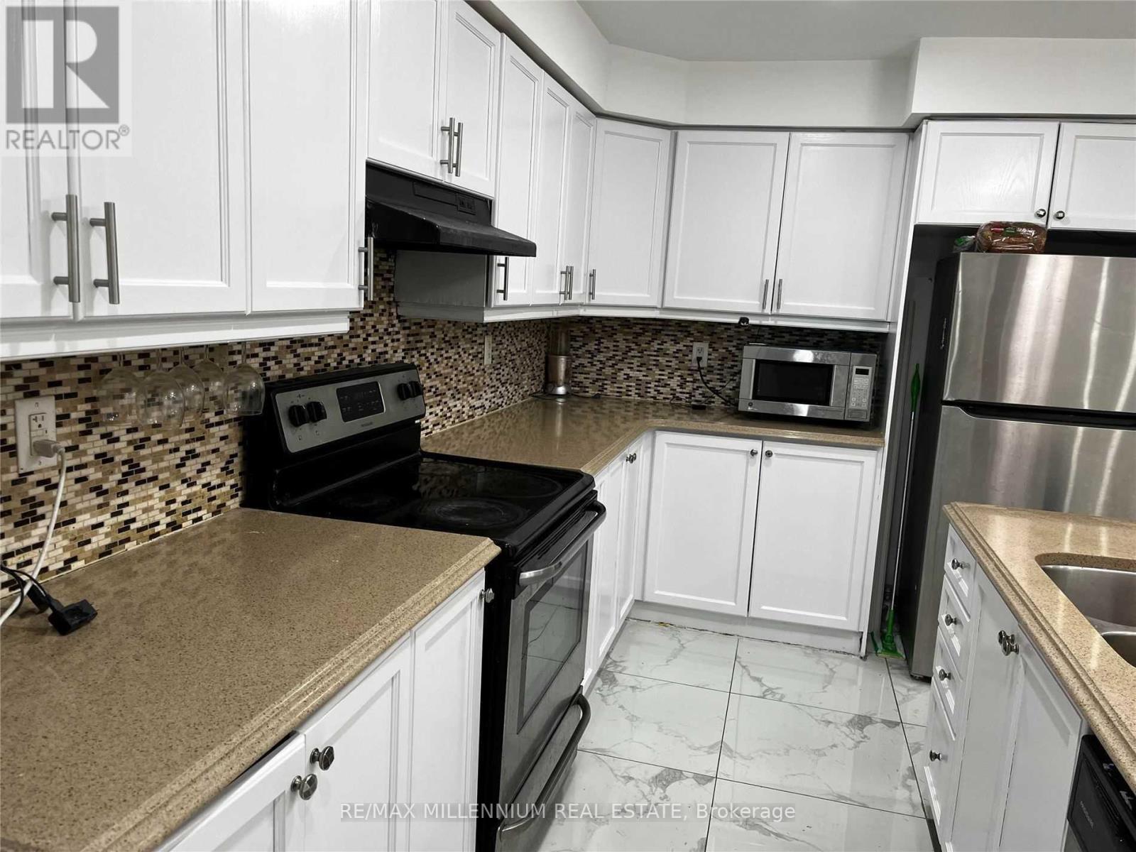 52 Vanhorne Close, Brampton, Ontario  L7A 0X8 - Photo 2 - W12538486