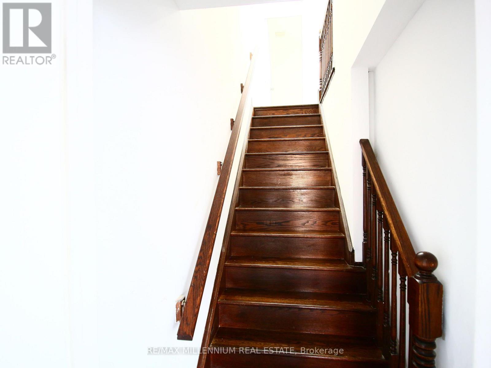 52 Vanhorne Close, Brampton, Ontario  L7A 0X8 - Photo 3 - W12538486